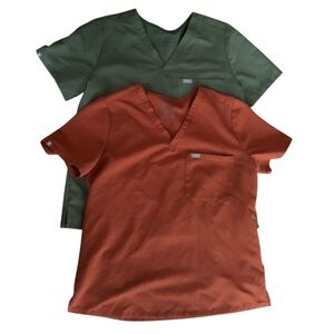 Figs Bundle of 2 Green & Rust Technical Collection Scrub Tops Sz L